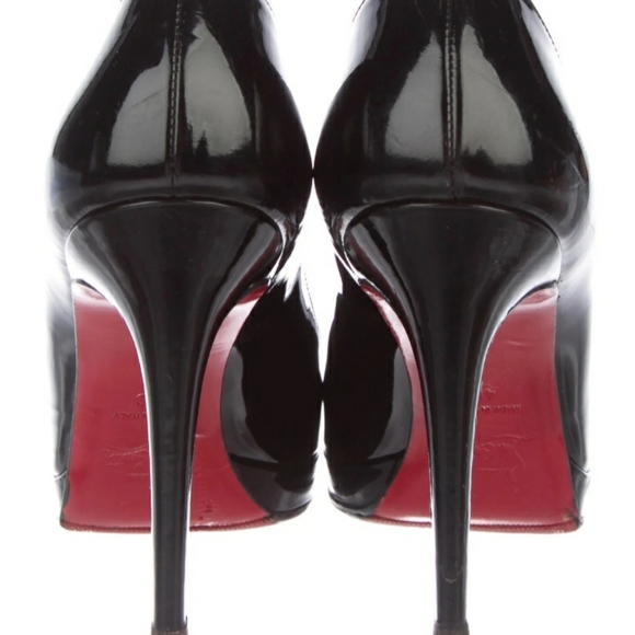 CHRISTIAN LOUBOUTIN 
Simple Patent Leather Pumps - Picture 3 of 4